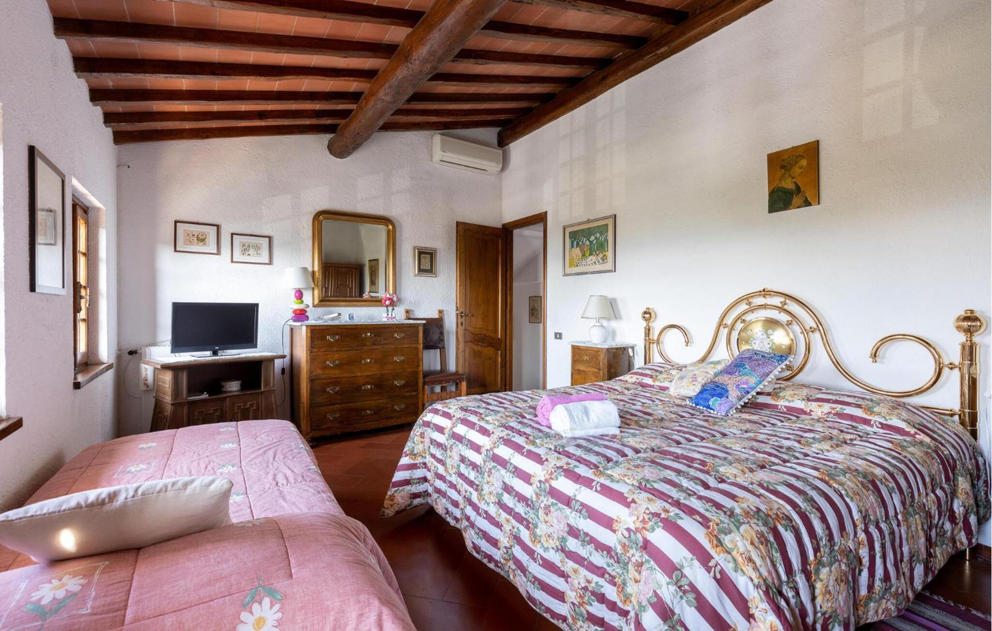 Beautiful Home In Uzzano Pt With Kitchen Kültér fotó
