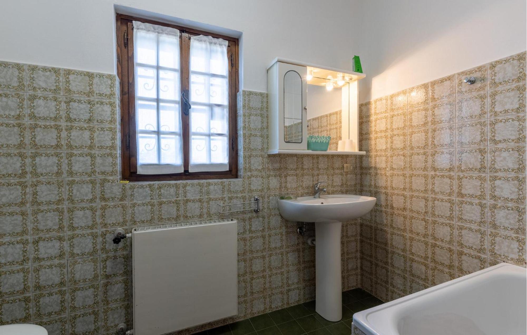 Beautiful Home In Uzzano Pt With Kitchen Kültér fotó